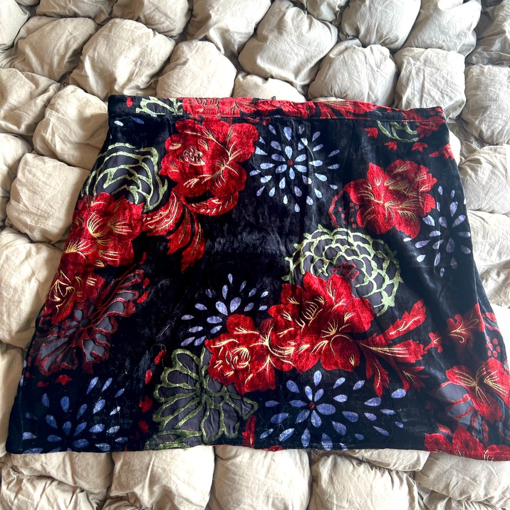 Floral velvet mini skirt